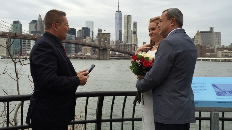 Russian wedding officiant, wedding ceremony, Brooklyn Bridge, New York